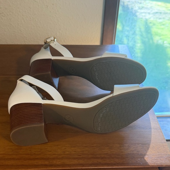 Michael Kors White Women's Heels - Picture 3 of 3